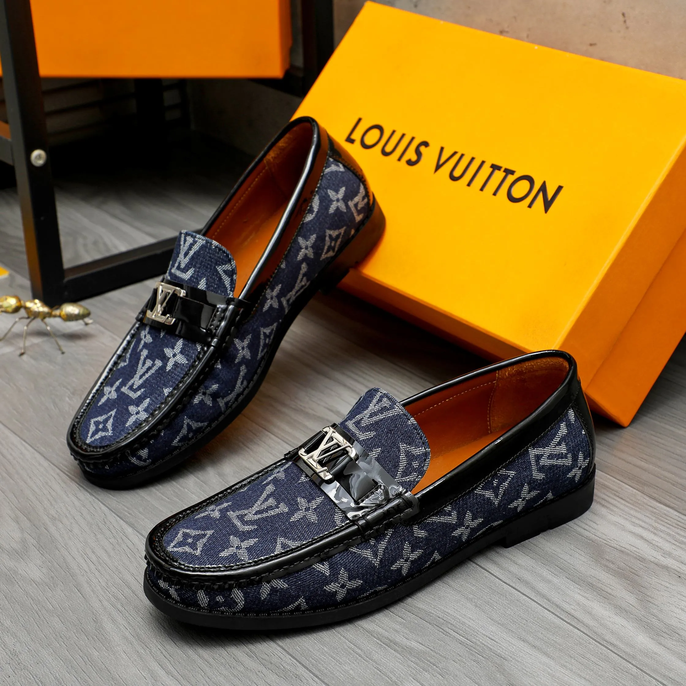 Men's shoes💰400 Product trademark: LV "Louis Vuitton" casual slip-on shoes Regular size: 38-45 (45 is custom-made and non-returnable) Product materials: Selected breathable fabric stitching upper, cowhide lining, rubber outsole
